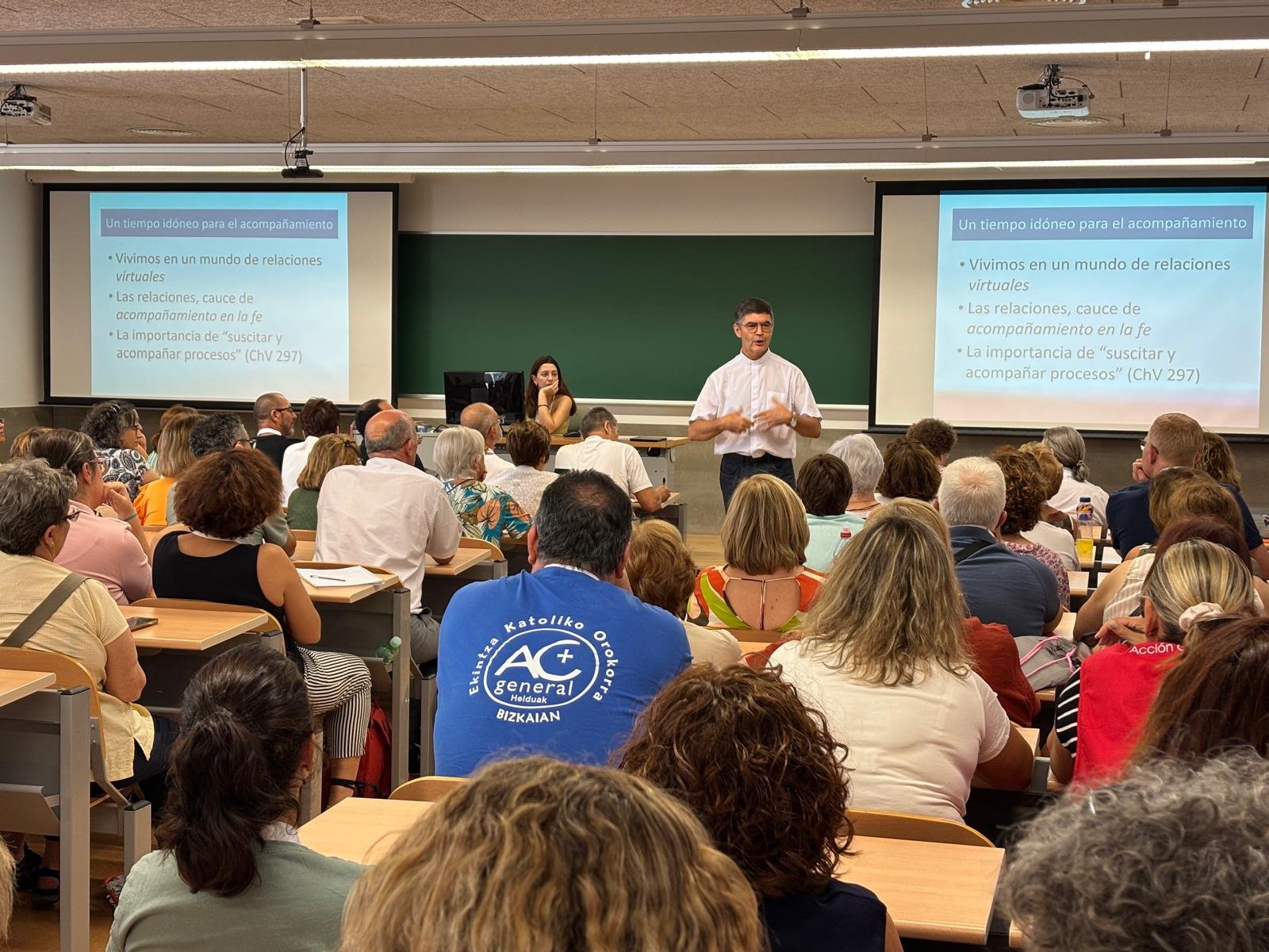 Acompañamiento y compromiso social centran la mañana del sábado en el Encuentro de Laicos