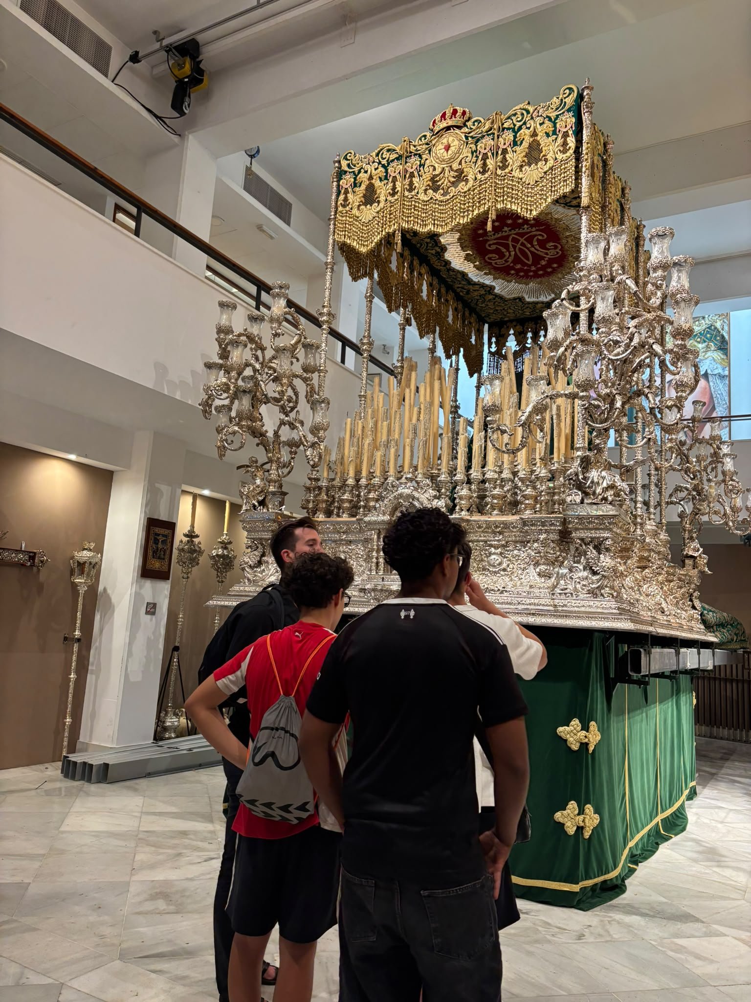 La Plaza de la Victoria, lugar de oración y música en el Encuentro de Laicos