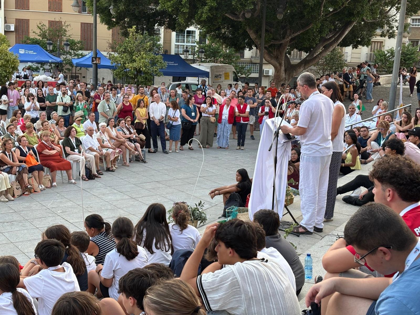 La Plaza de la Victoria, lugar de oración y música en el Encuentro de Laicos
