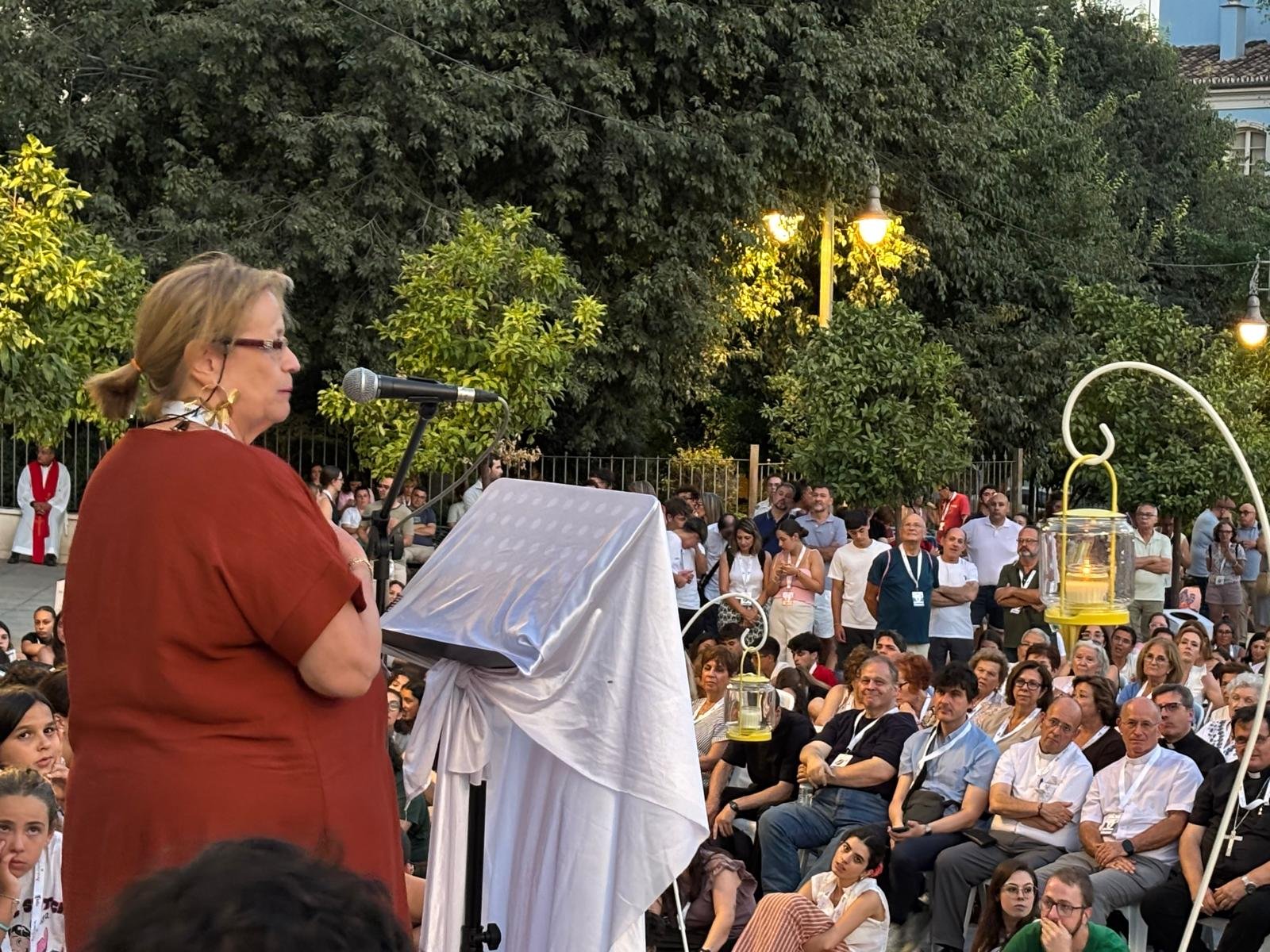 La Plaza de la Victoria, lugar de oración y música en el Encuentro de Laicos