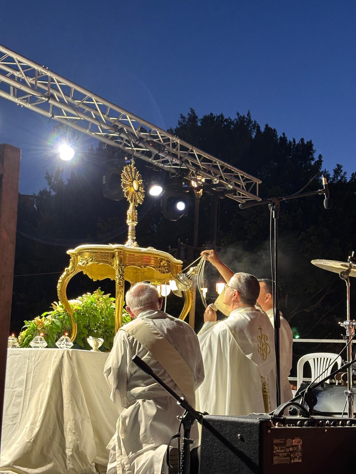 La Plaza de la Victoria, lugar de oración y música en el Encuentro de Laicos