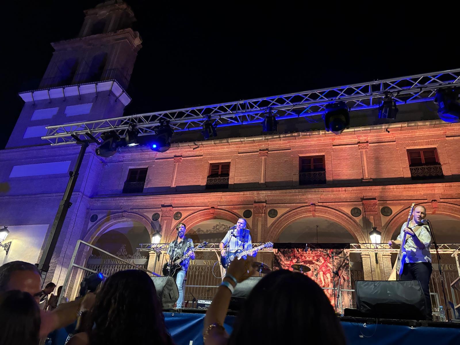 La Plaza de la Victoria, lugar de oración y música en el Encuentro de Laicos