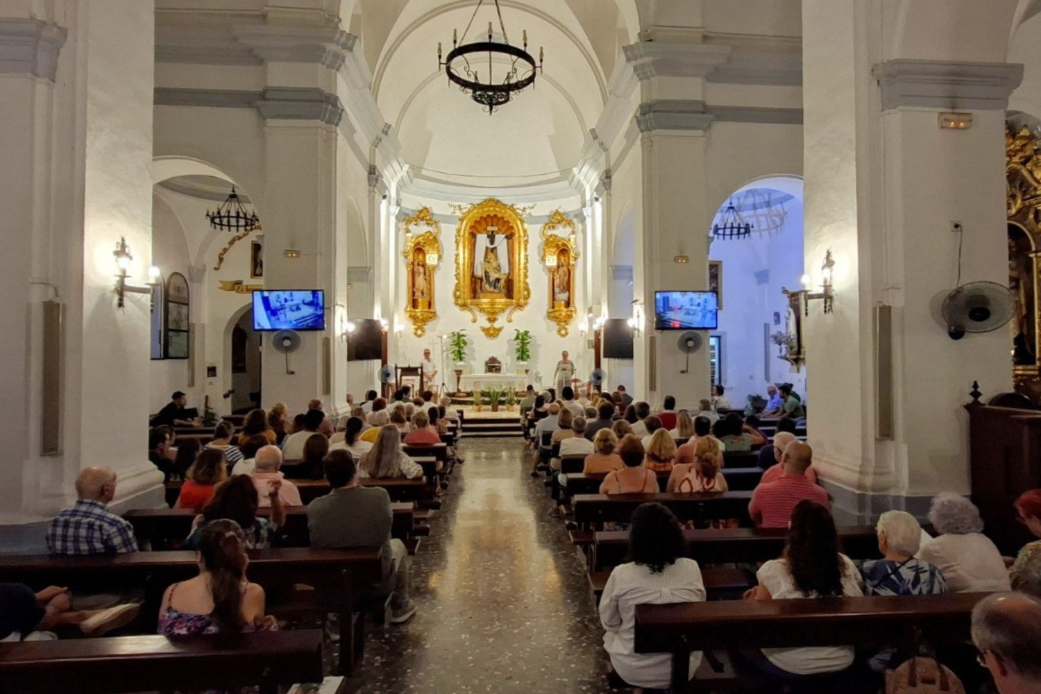 La parroquia de las Angustias visibiliza la labor del tejido social de El Palo en un encuentro abierto a la ciudadanía