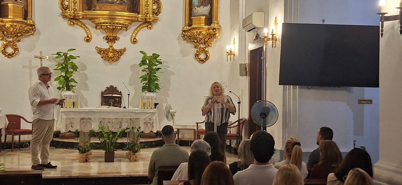 La parroquia de las Angustias visibiliza la labor del tejido social de El Palo en un encuentro abierto a la ciudadanía