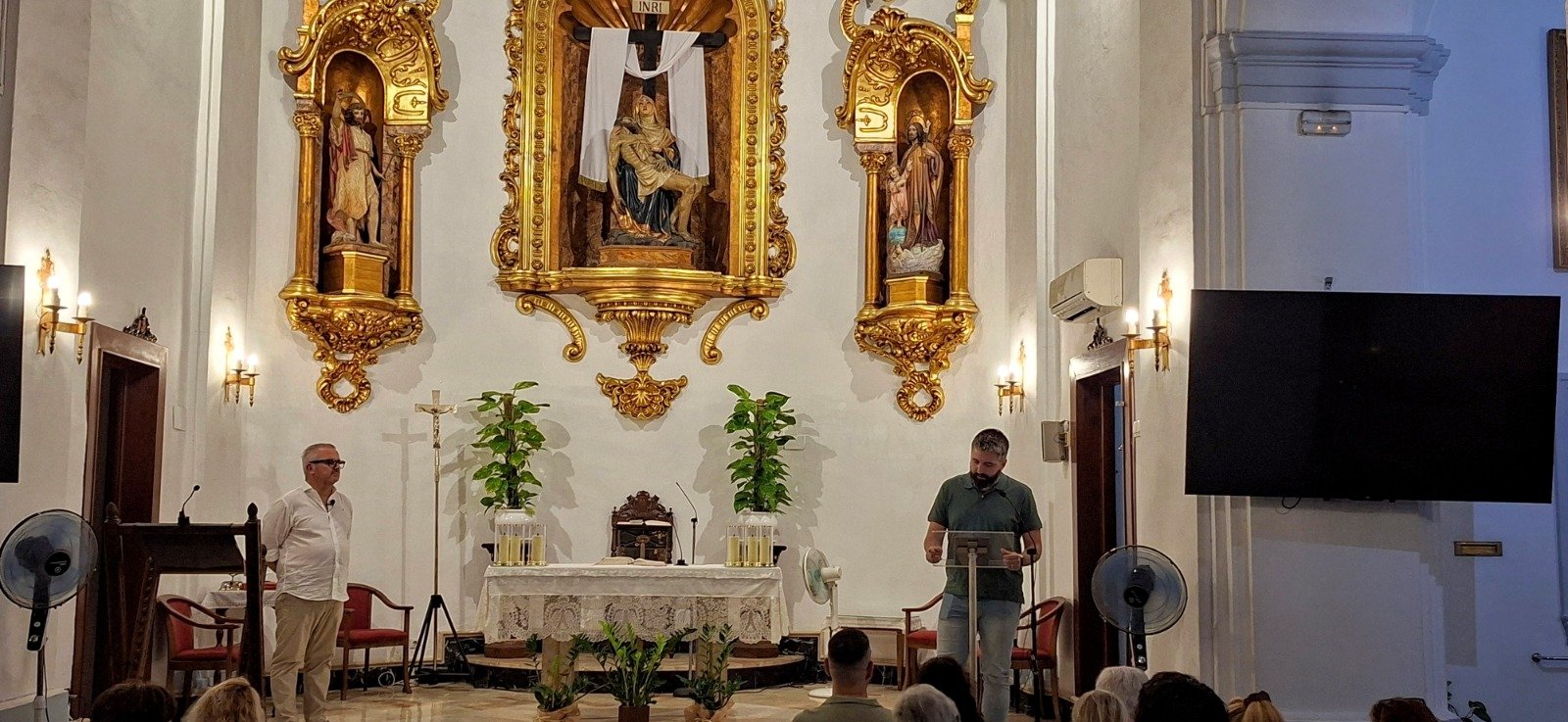 La parroquia de las Angustias visibiliza la labor del tejido social de El Palo en un encuentro abierto a la ciudadanía
