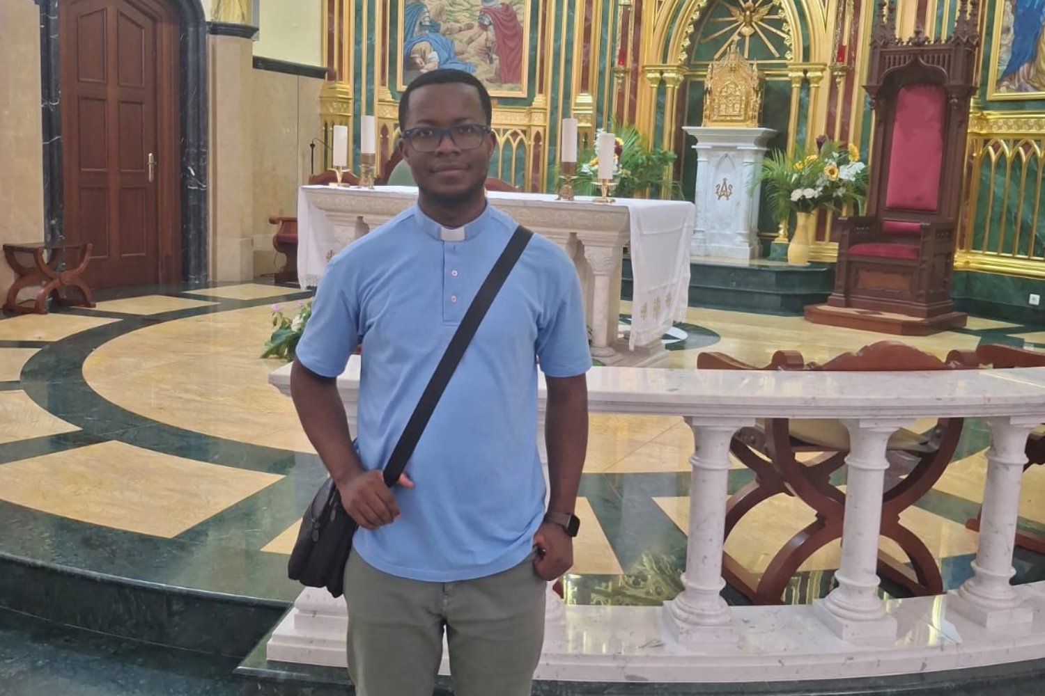 Huberto Mbogo: «No hace falta ser sacerdote o religioso para estudiar teología»