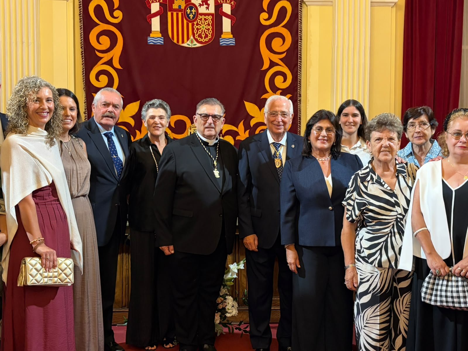 Eduardo junto al presidente de Melilla, autoridades y fieles