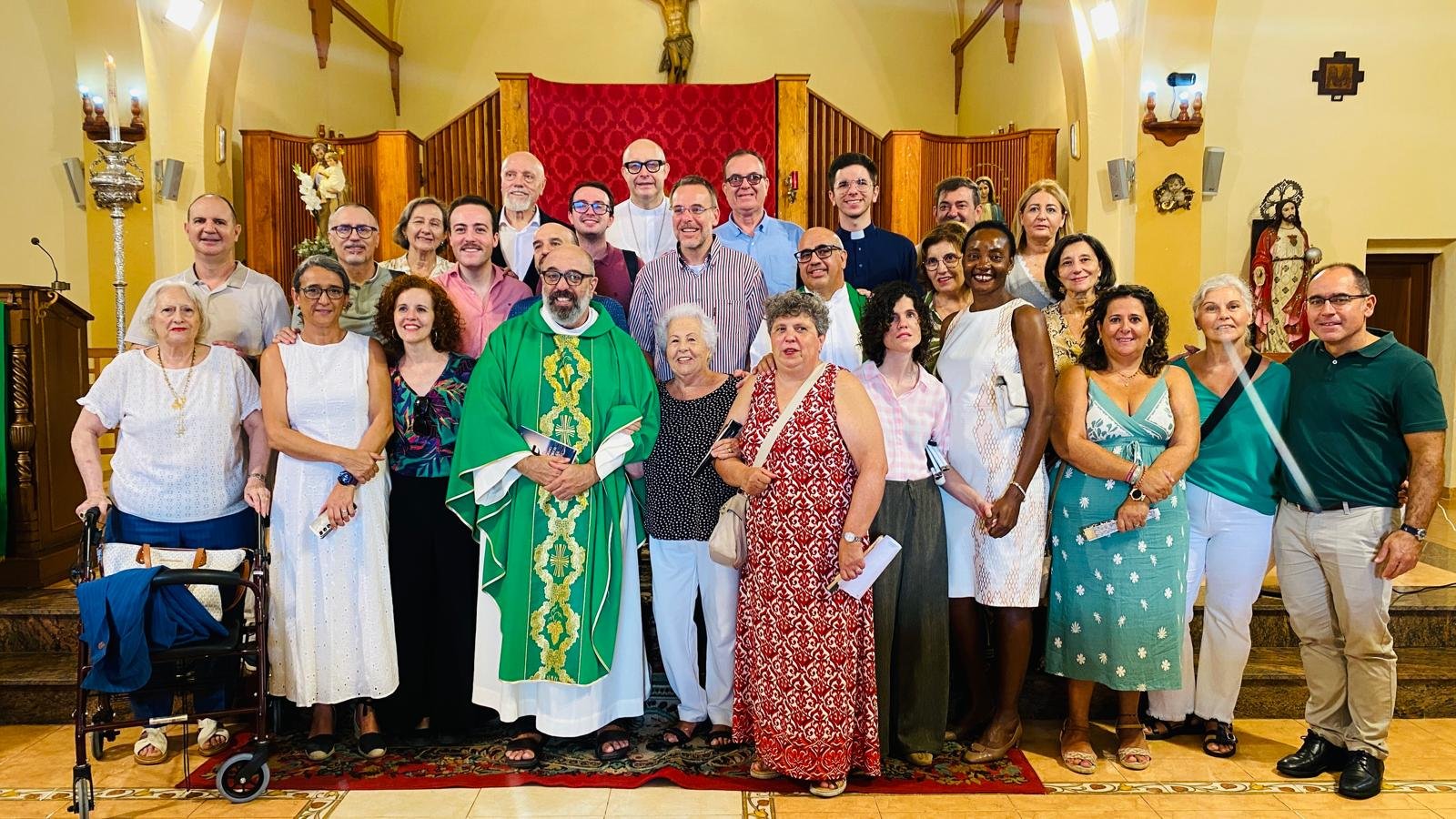 Algunas de las personas que acompañaron desde Málaga a los nuevos sacerdotes