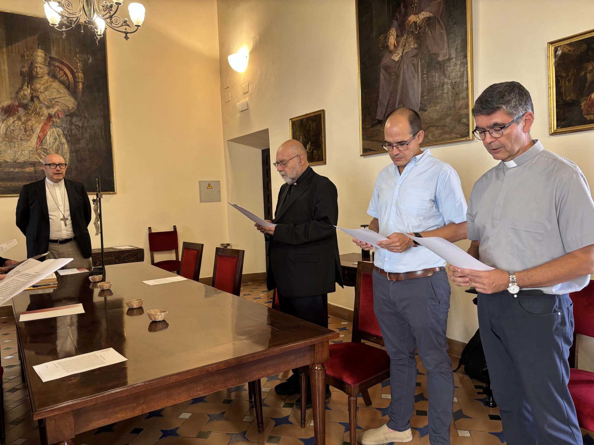 Los nuevos delegados diocesanos firman sus cargos y hacen profesión de fe