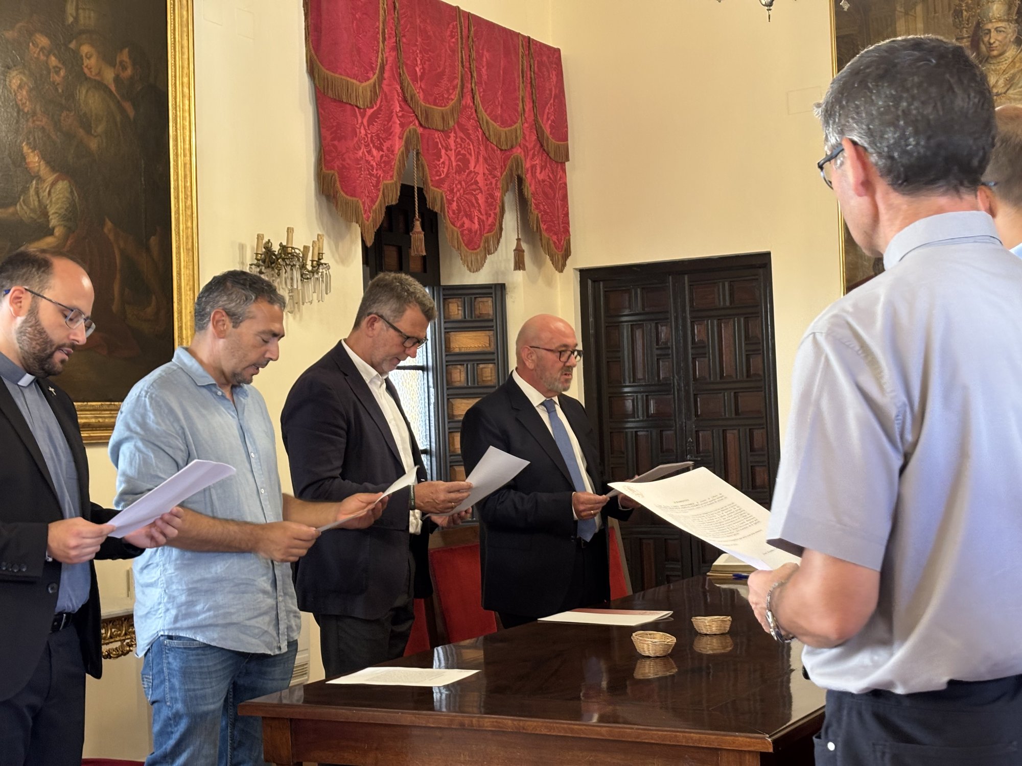 Los nuevos delegados diocesanos firman sus cargos y hacen profesión de fe