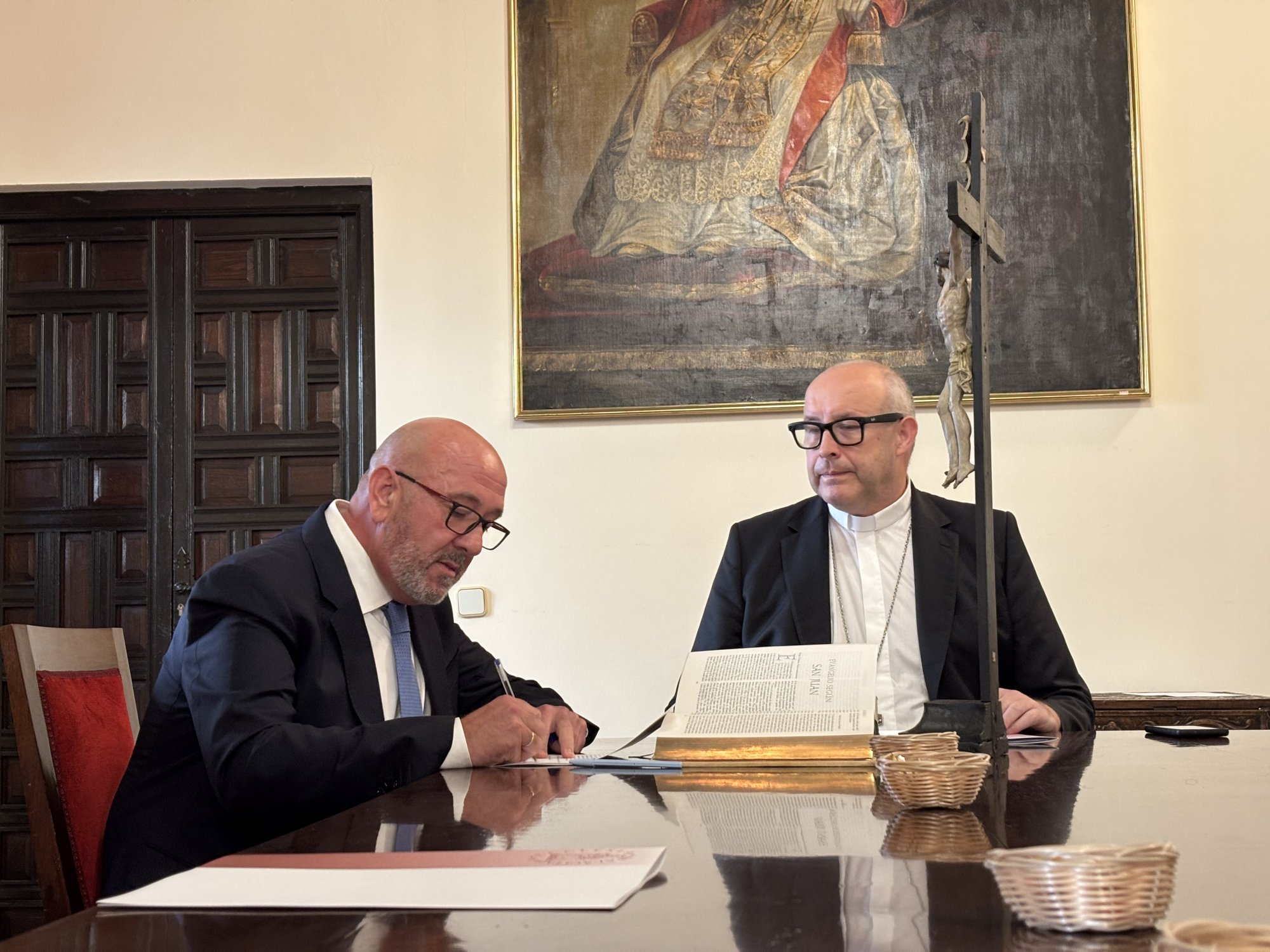 Los nuevos delegados diocesanos firman sus cargos y hacen profesión de fe