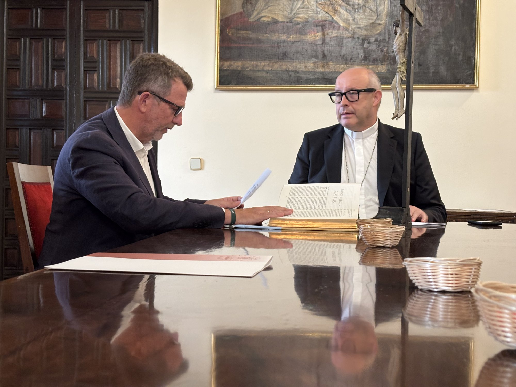 Los nuevos delegados diocesanos firman sus cargos y hacen profesión de fe