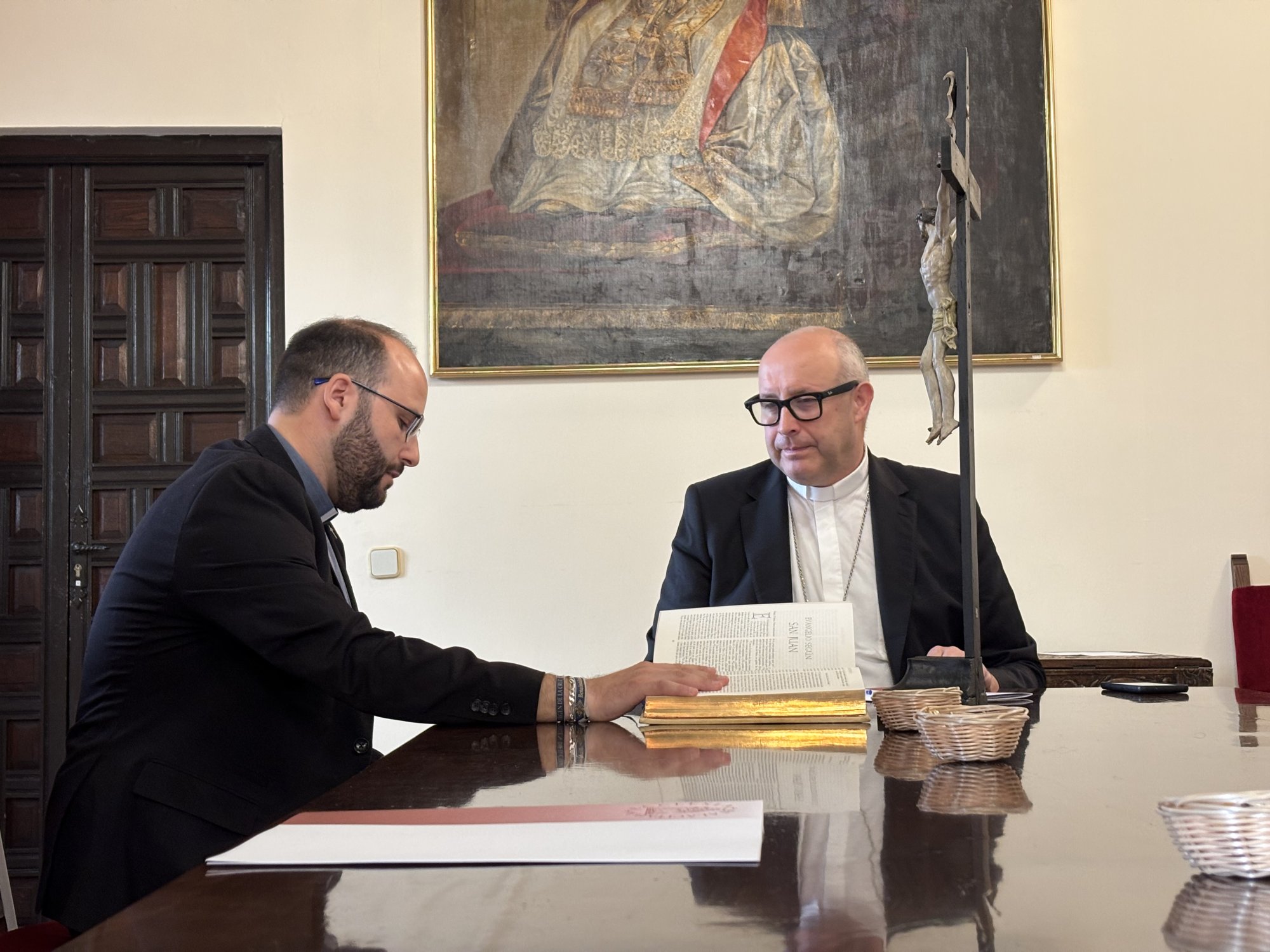 Los nuevos delegados diocesanos firman sus cargos y hacen profesión de fe