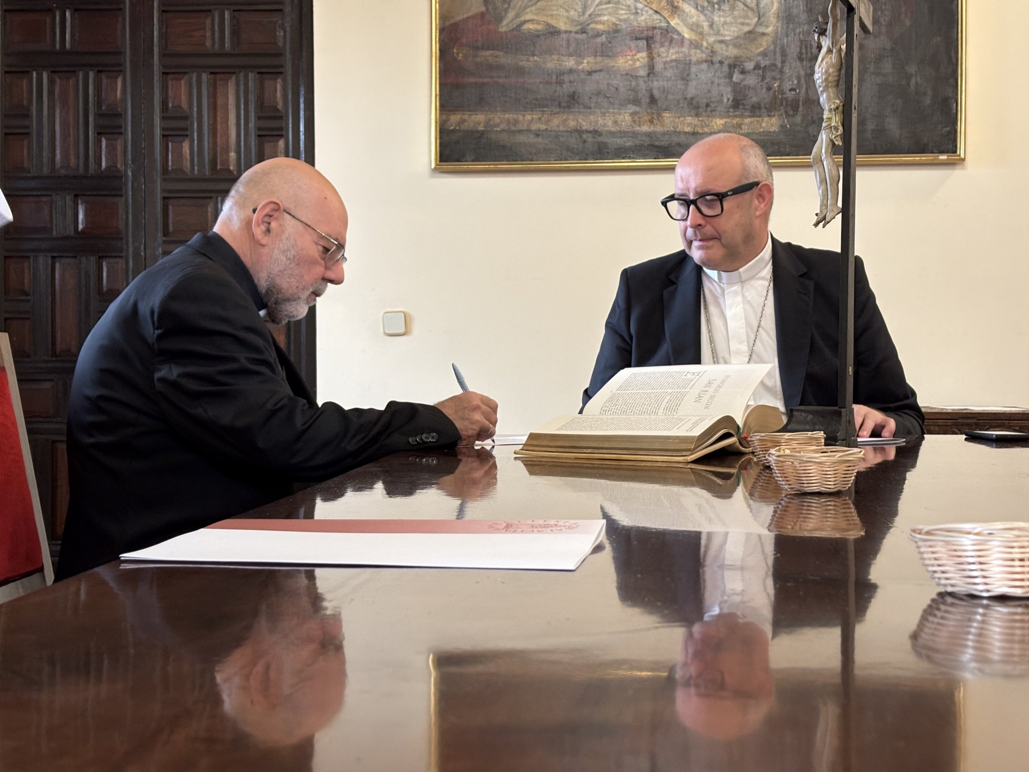 Los nuevos delegados diocesanos firman sus cargos y hacen profesión de fe