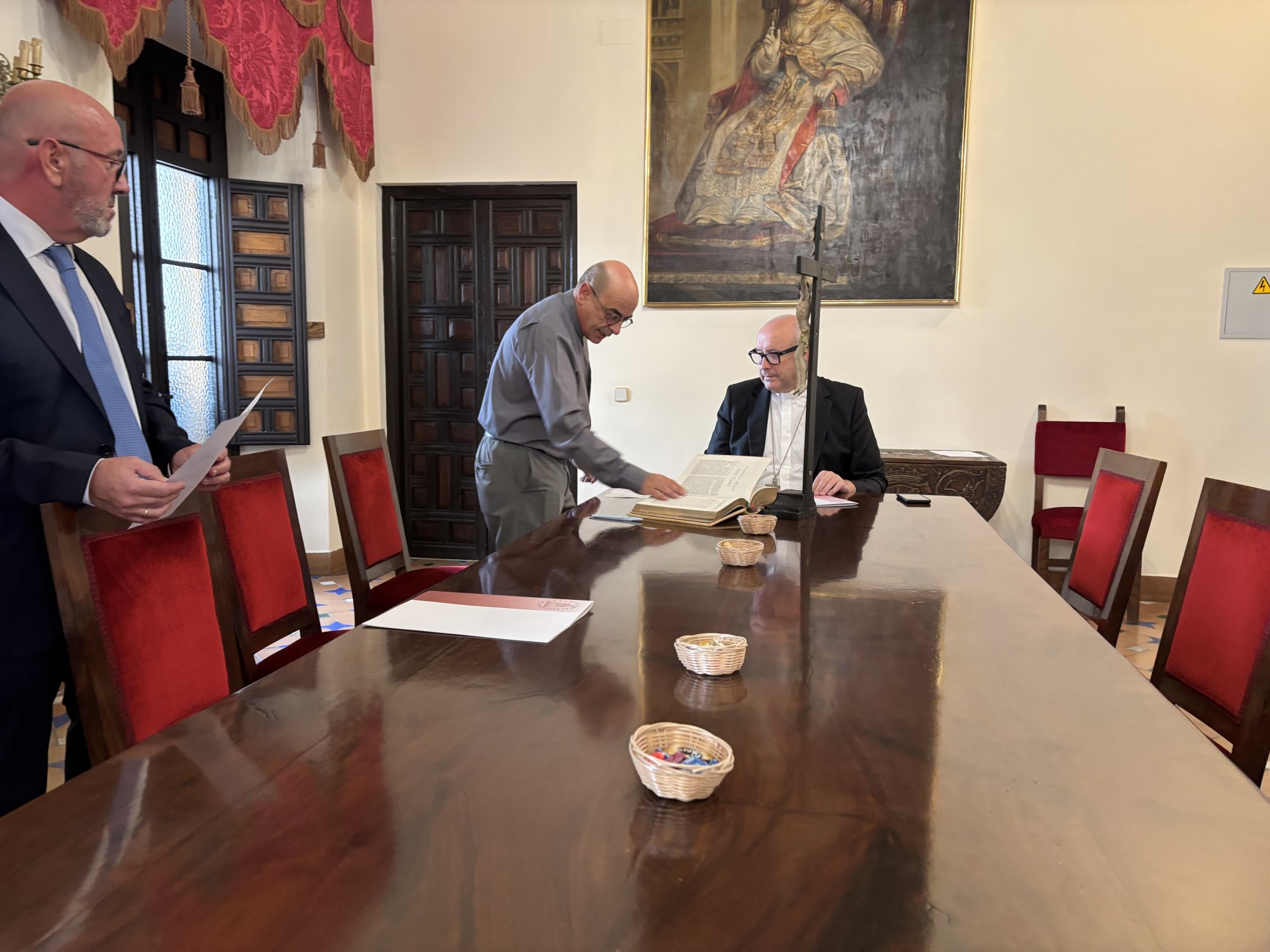 Los nuevos delegados diocesanos firman sus cargos y hacen profesión de fe