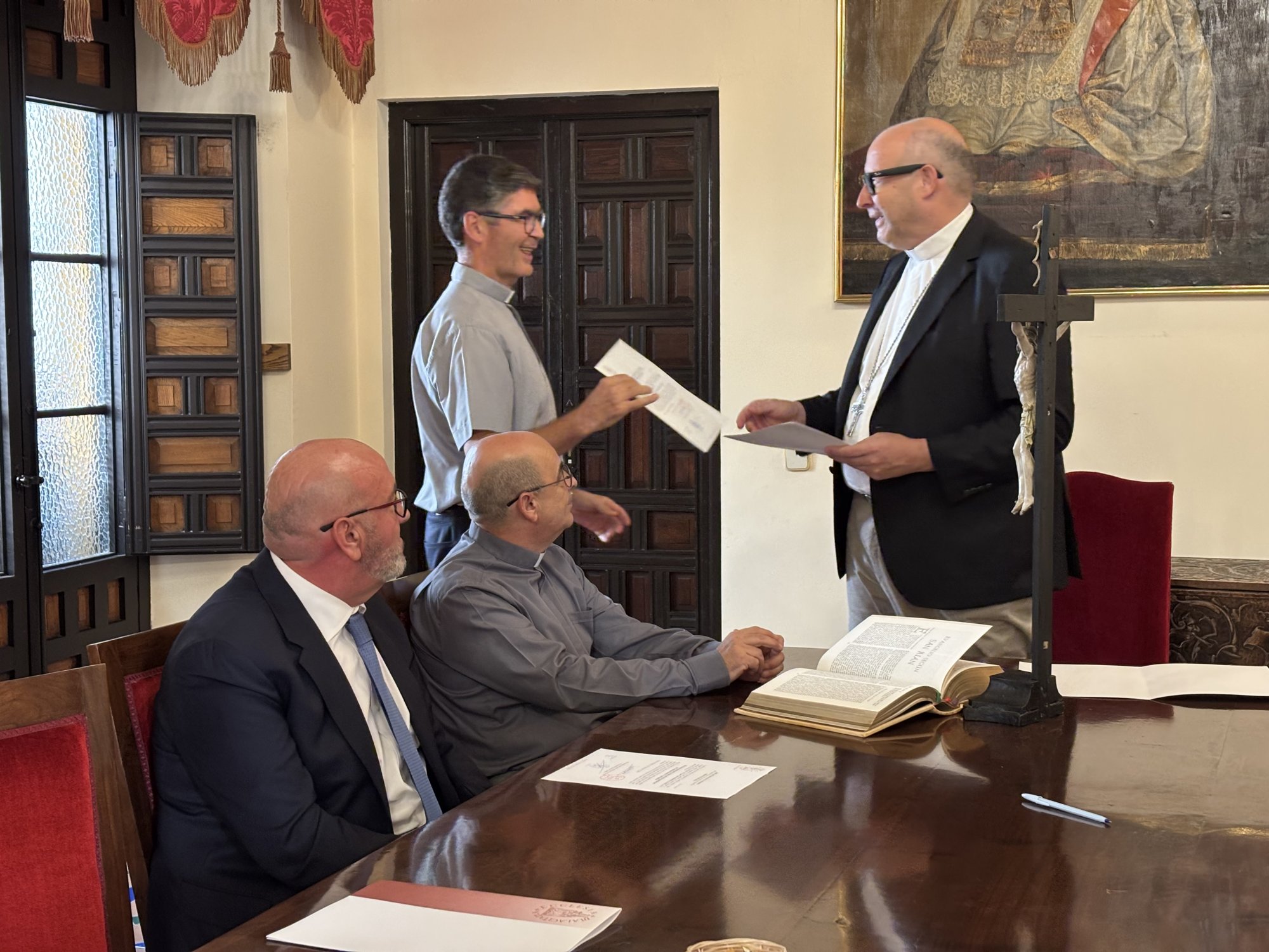 Los nuevos delegados diocesanos firman sus cargos y hacen profesión de fe