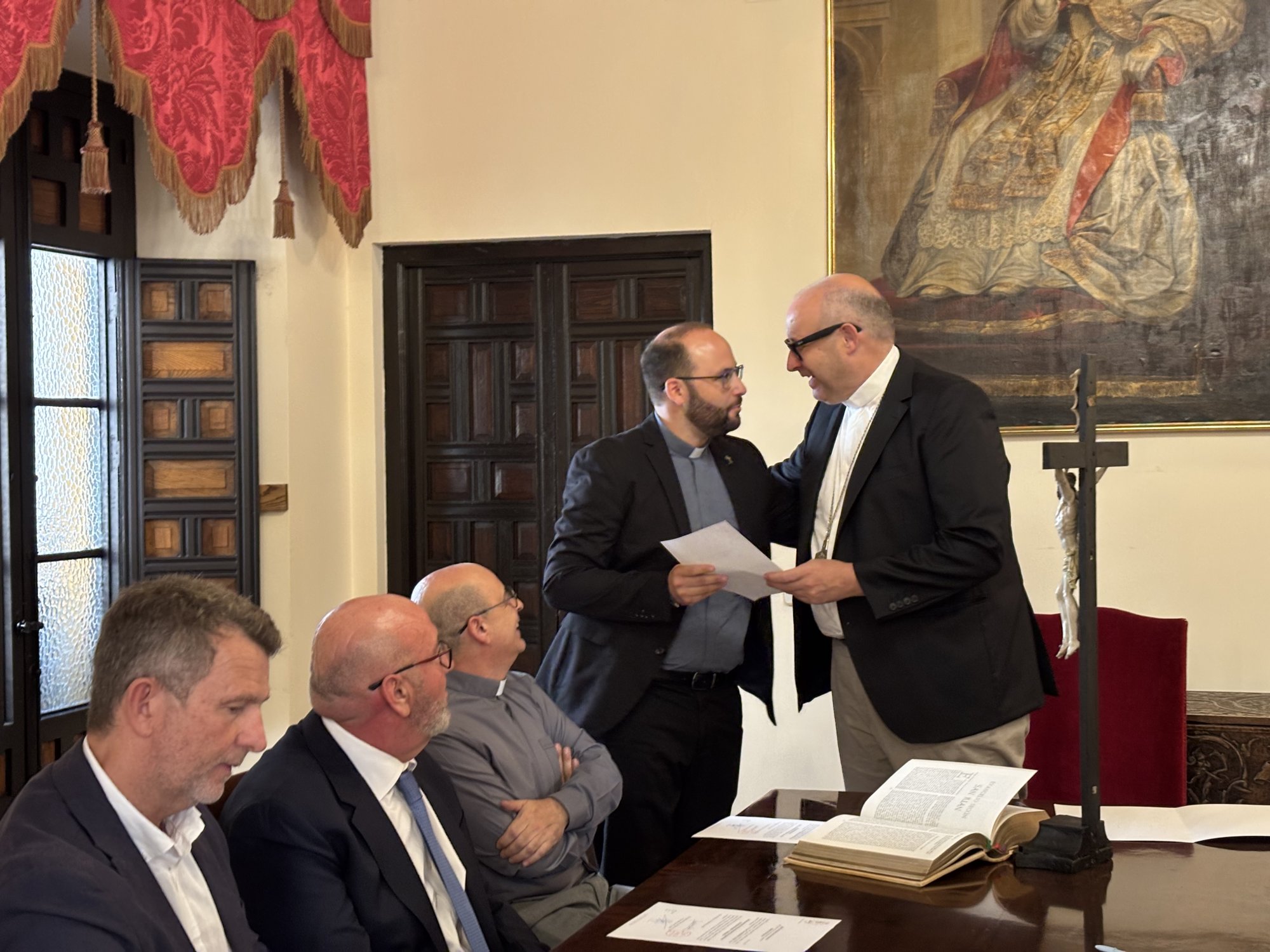 Los nuevos delegados diocesanos firman sus cargos y hacen profesión de fe