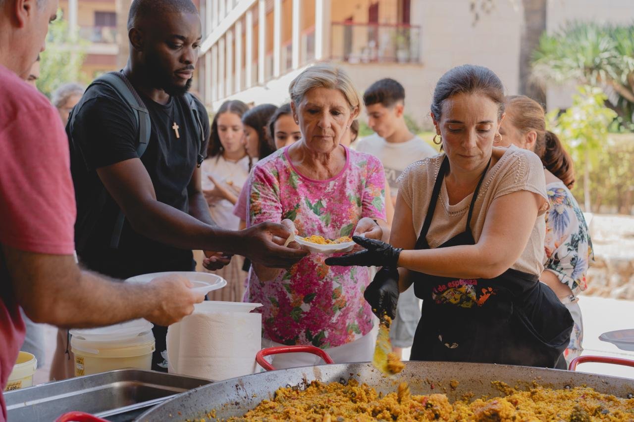 Las parroquias de San Francisco Javier y Santa Ana y San Joaquín comienzan el curso con una convivencia festiva