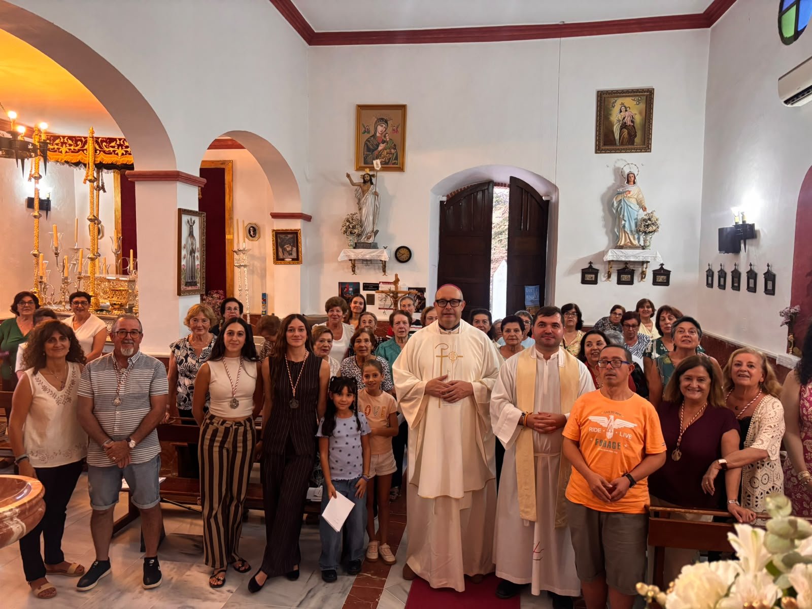 SERRATO. El Obispo participa en la novena a Nuestra Señora del Rosario