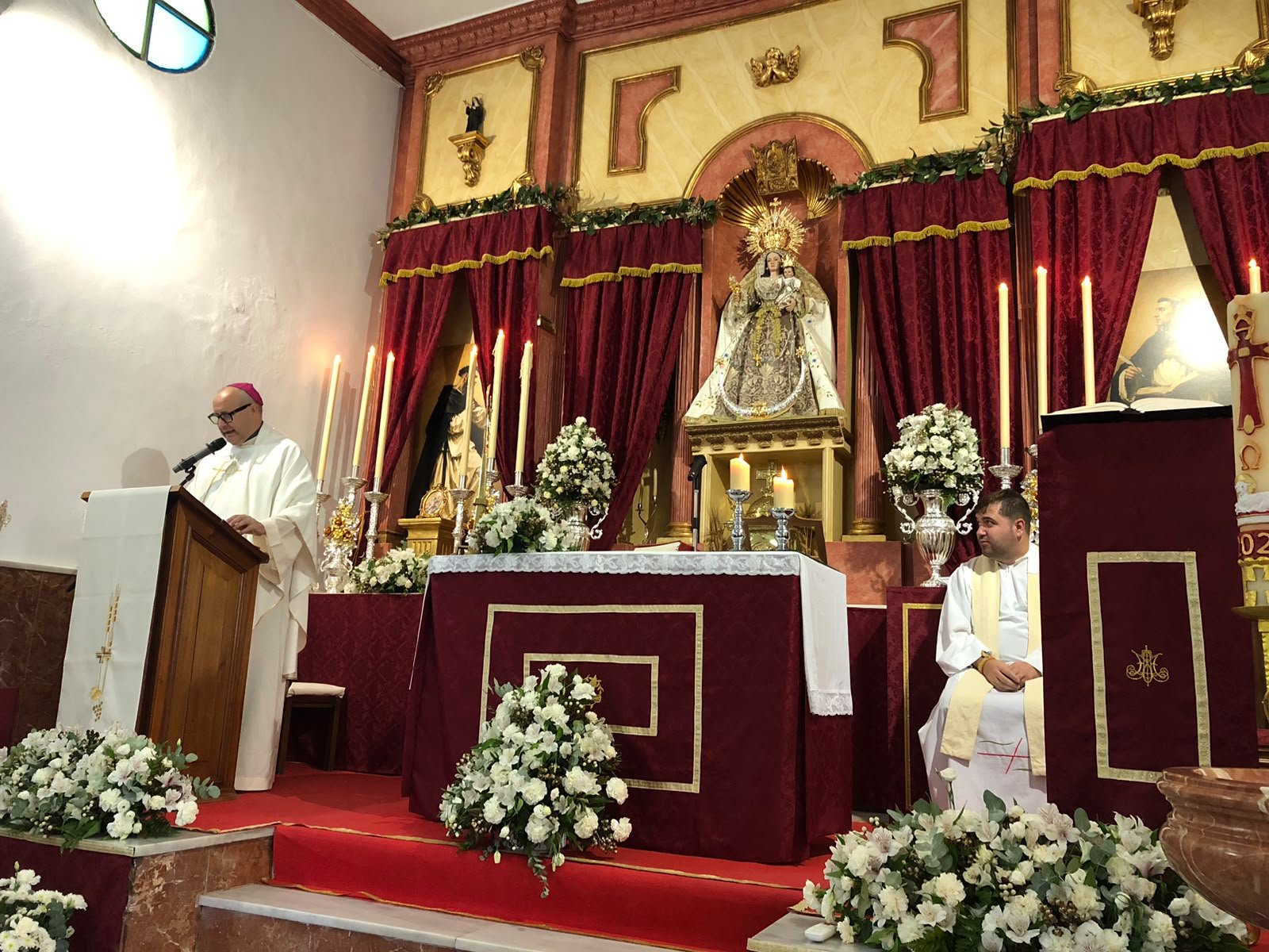 SERRATO. El Obispo participa en la novena a Nuestra Señora del Rosario