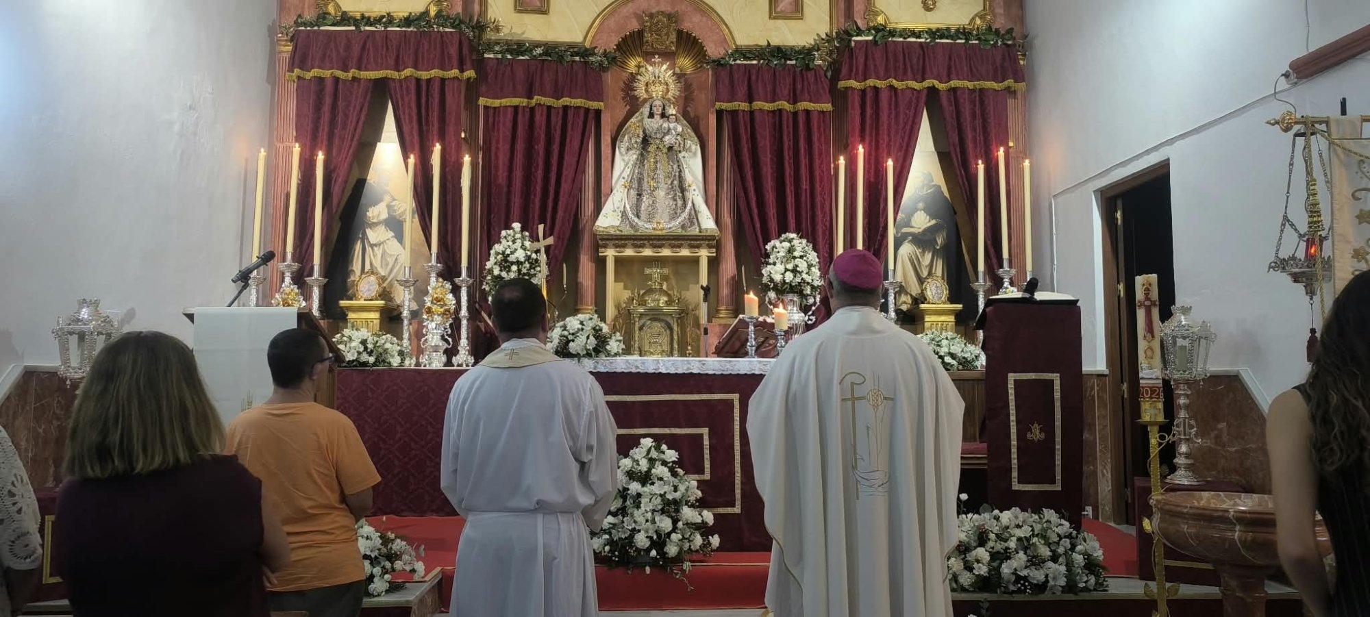 SERRATO. El Obispo participa en la novena a Nuestra Señora del Rosario