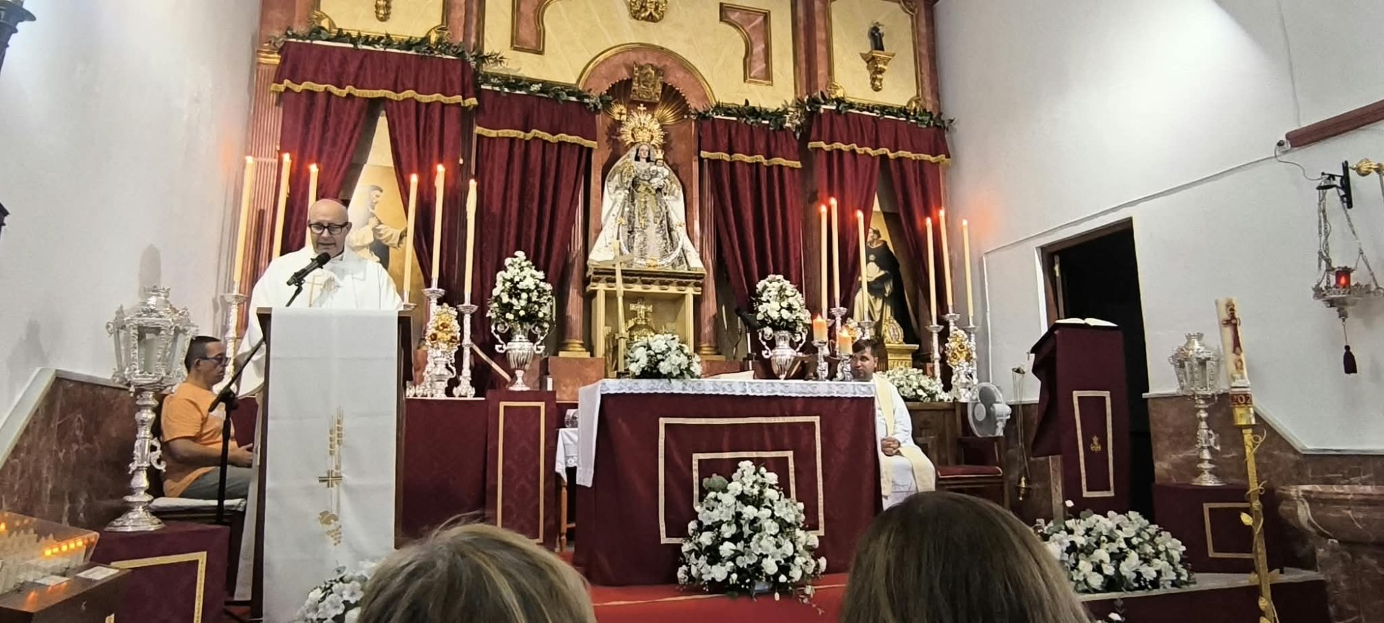 SERRATO. El Obispo participa en la novena a Nuestra Señora del Rosario