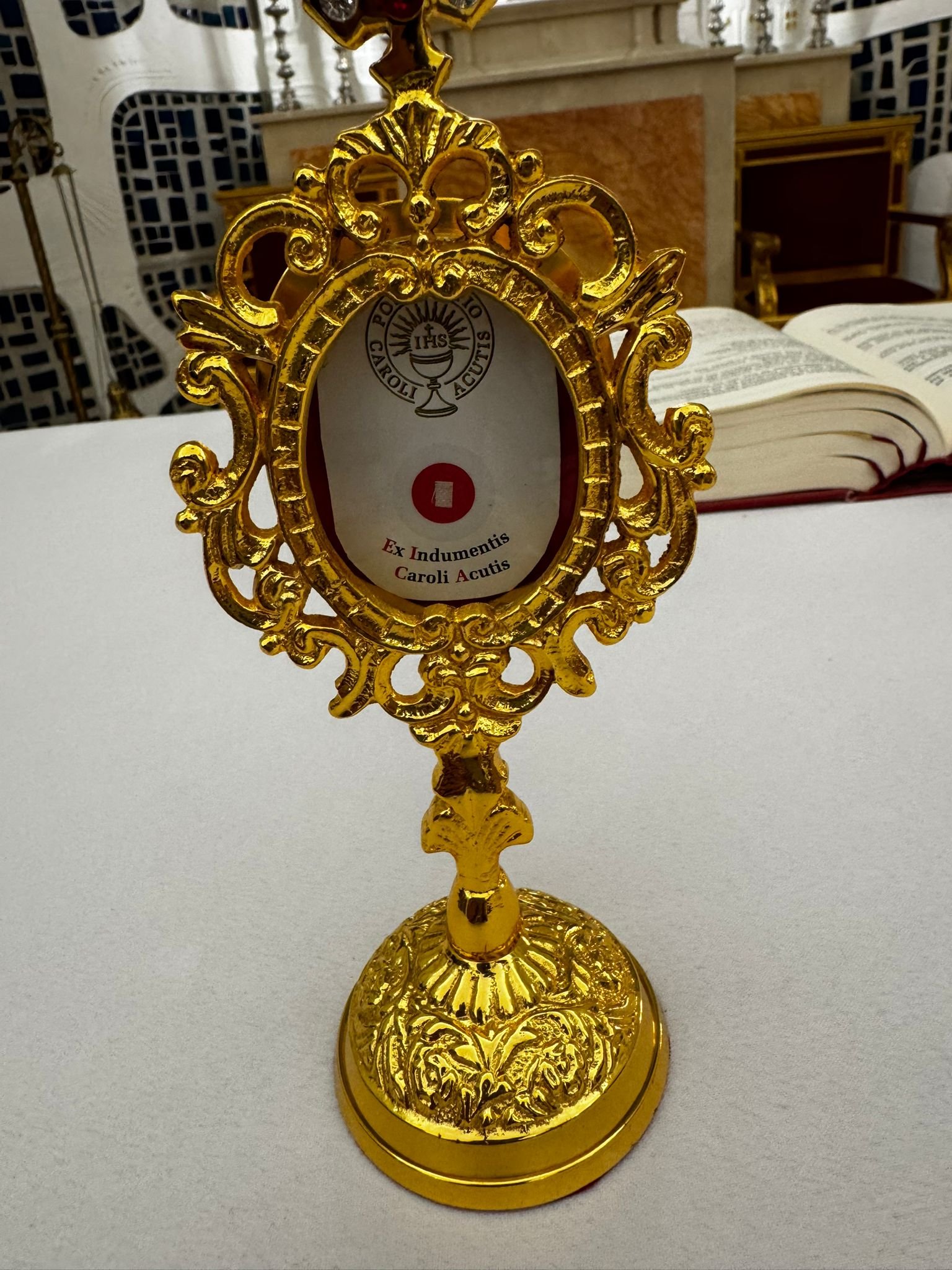 Reliquia de Carlos Acutis que se venera en la parroquia de Virgen Madre en Nueva Andalucía