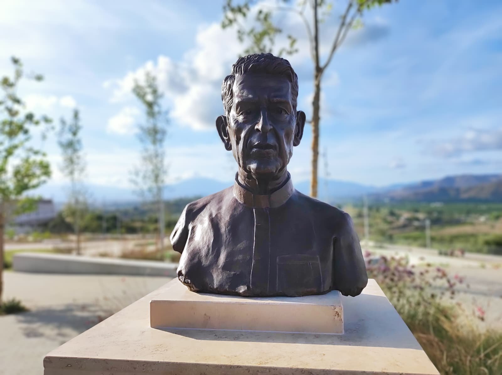 Cártama inaugura un parque urbano sostenible dedicado al sacerdote D. Jesús Pascual
