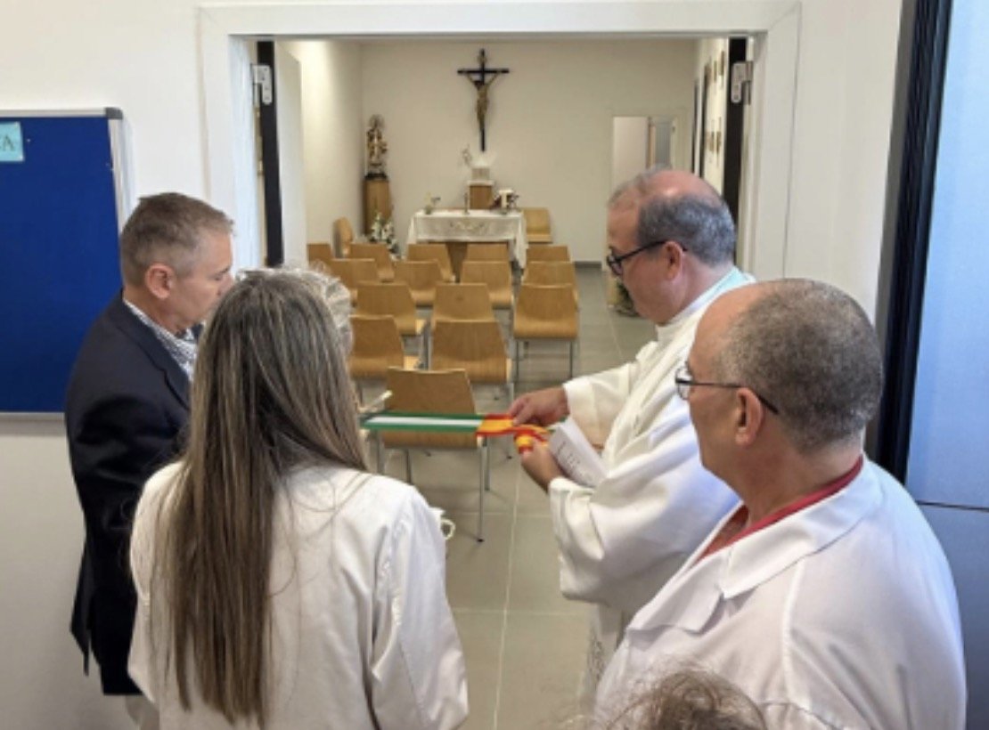 VÉLEZ-MÁLAGA. Bendición de la nueva capilla del Hospital de la Axarquía