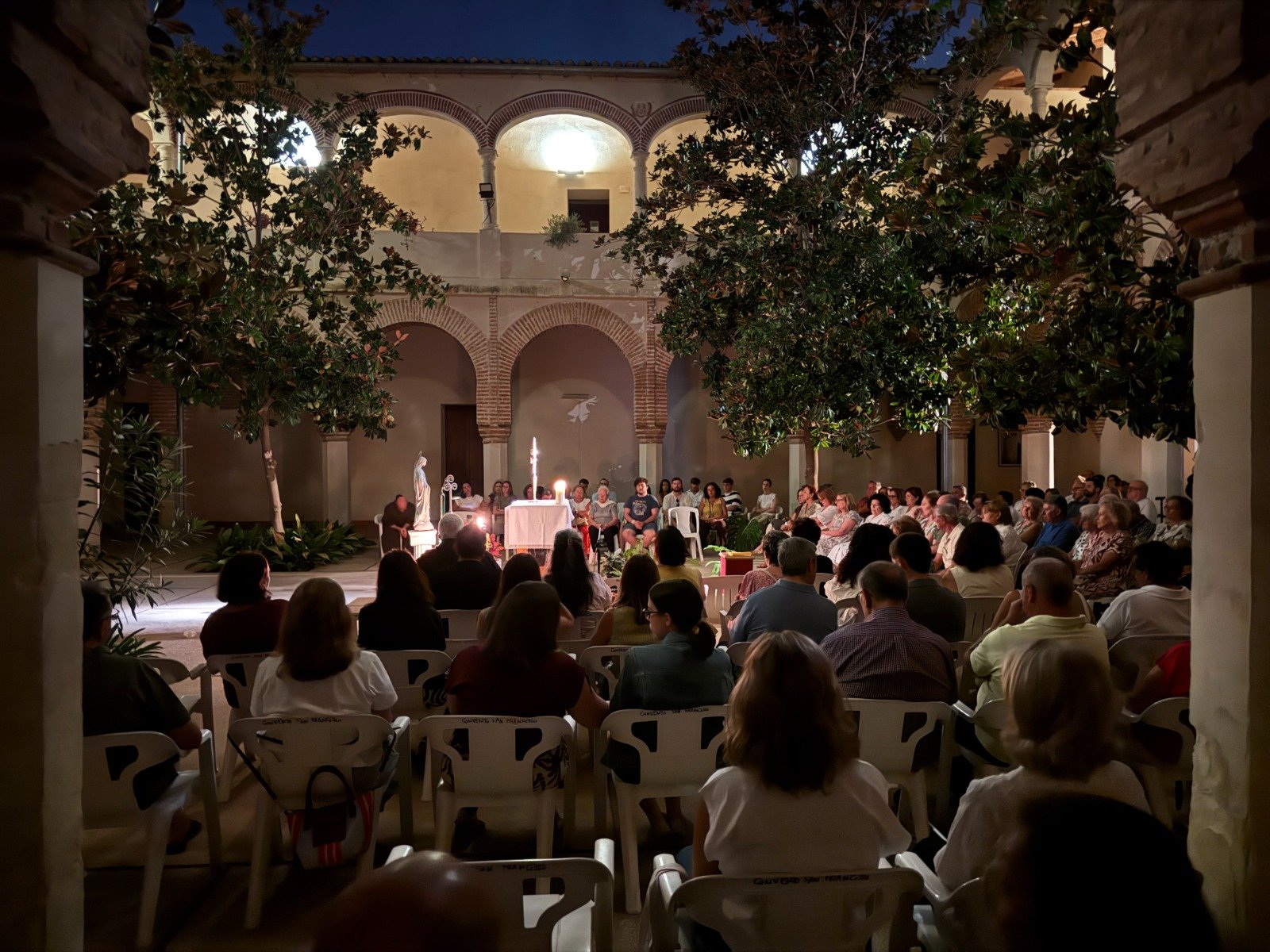Hora Santa "Laudato", «una invitación a dejar que Dios nos limpie la mirada»