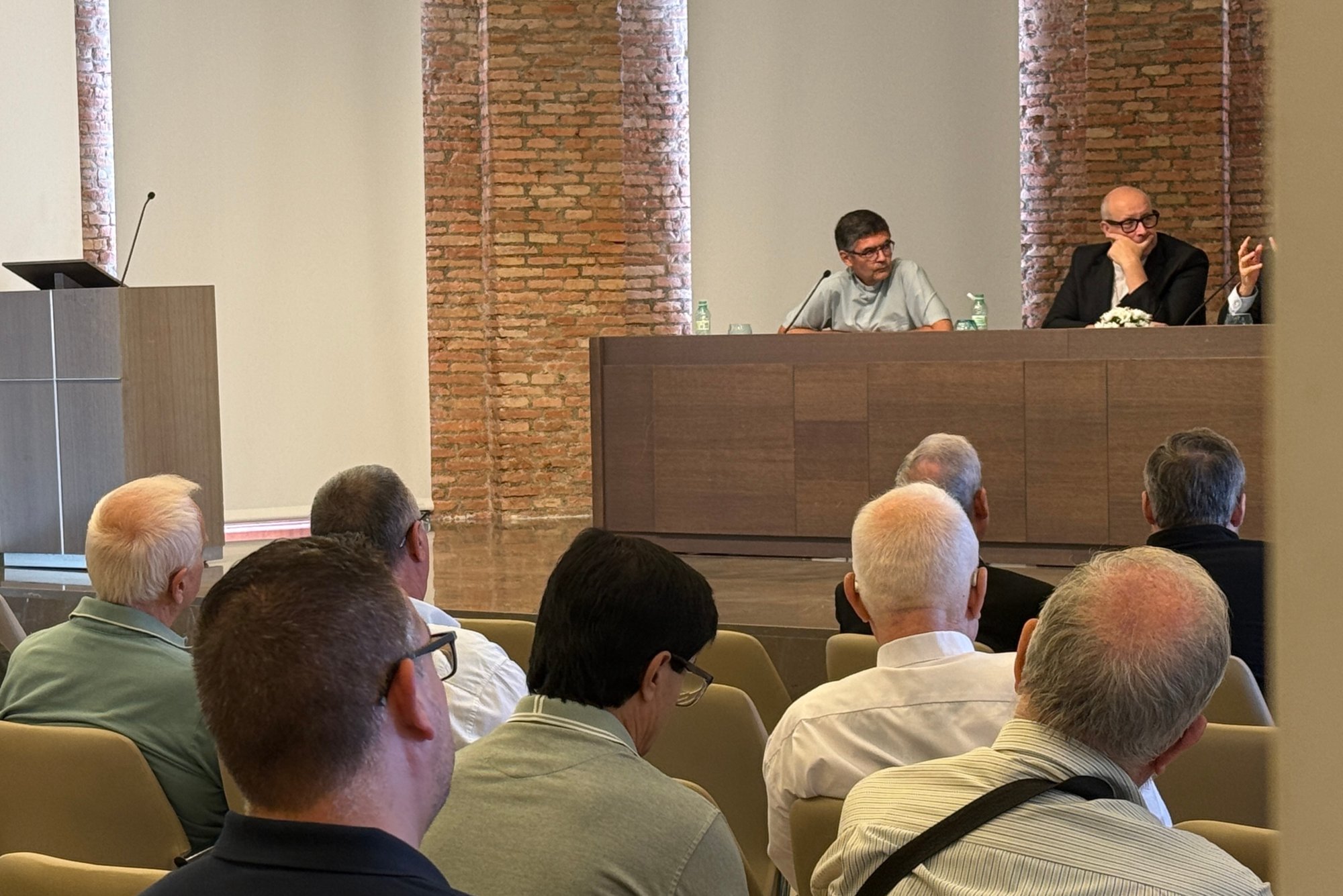 El clero de Málaga se forma para cuidar íntegramente a la persona del sacerdote