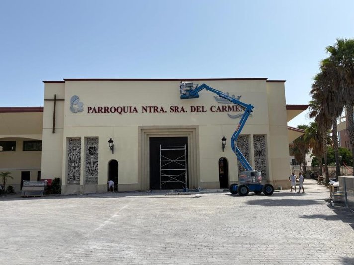 La parroquia del Carmen de Estepona celebra, junto al Obispo, la Misa de reapertura y bendición del templo