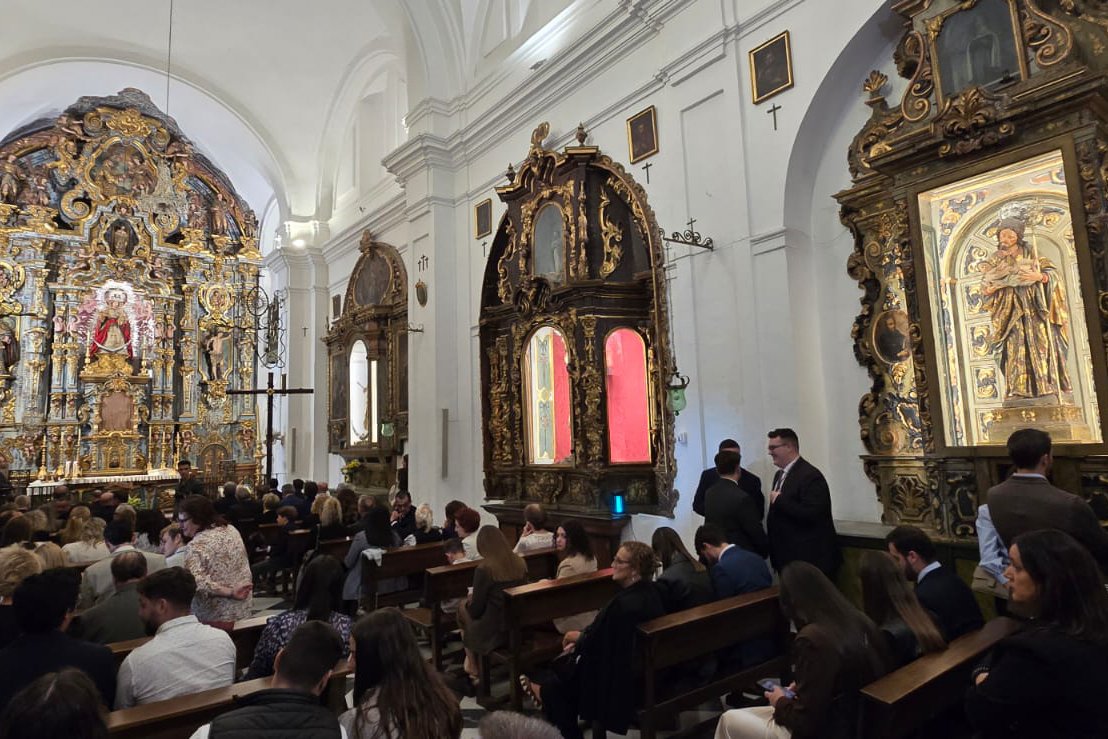 La Cofradía del Rocío peregrina al Convento de las Mínimas en Triana y te lo contamos en Victoria, Gloria a Ti