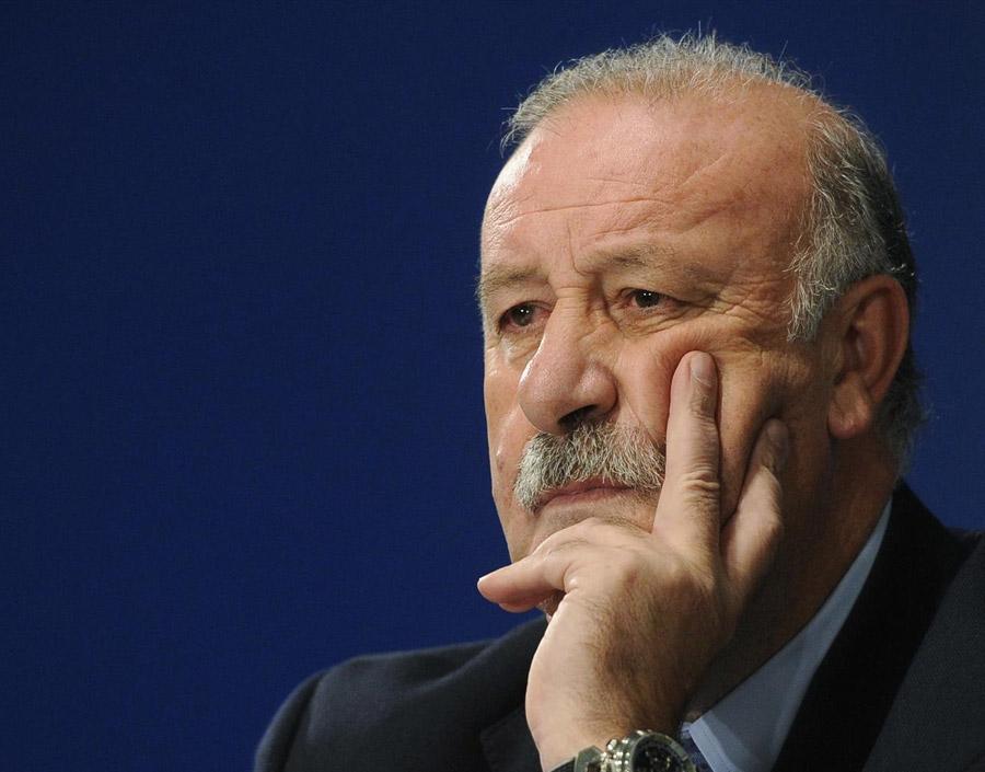 Vicente del Bosque: «Los jugadores que han sido unos campeones en el campo tienen que serlo fuera»