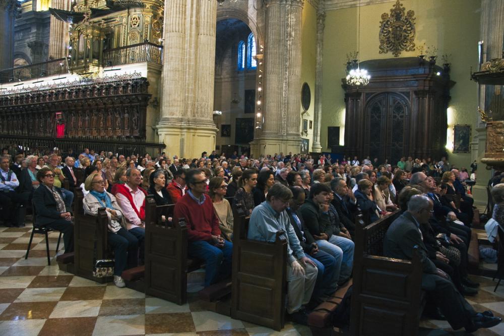 Fieles en la celebración de la misa