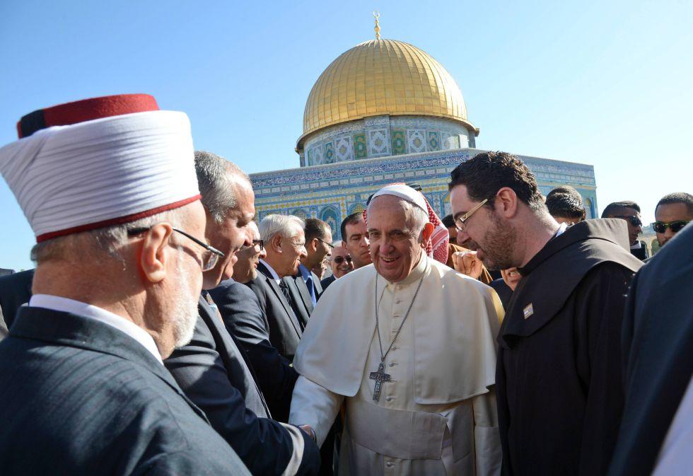 Francisco en la Explanada de las Mezquitas.