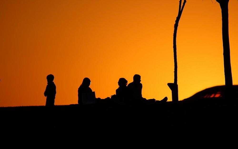 \"El amor se comunica a una profundidad que escapa a los sentidos\"