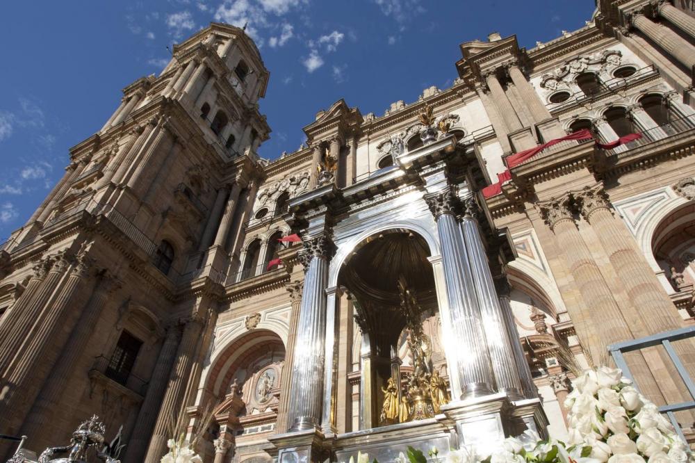 Corpus: Mons. Catalá pide estar al lado de los necesitados