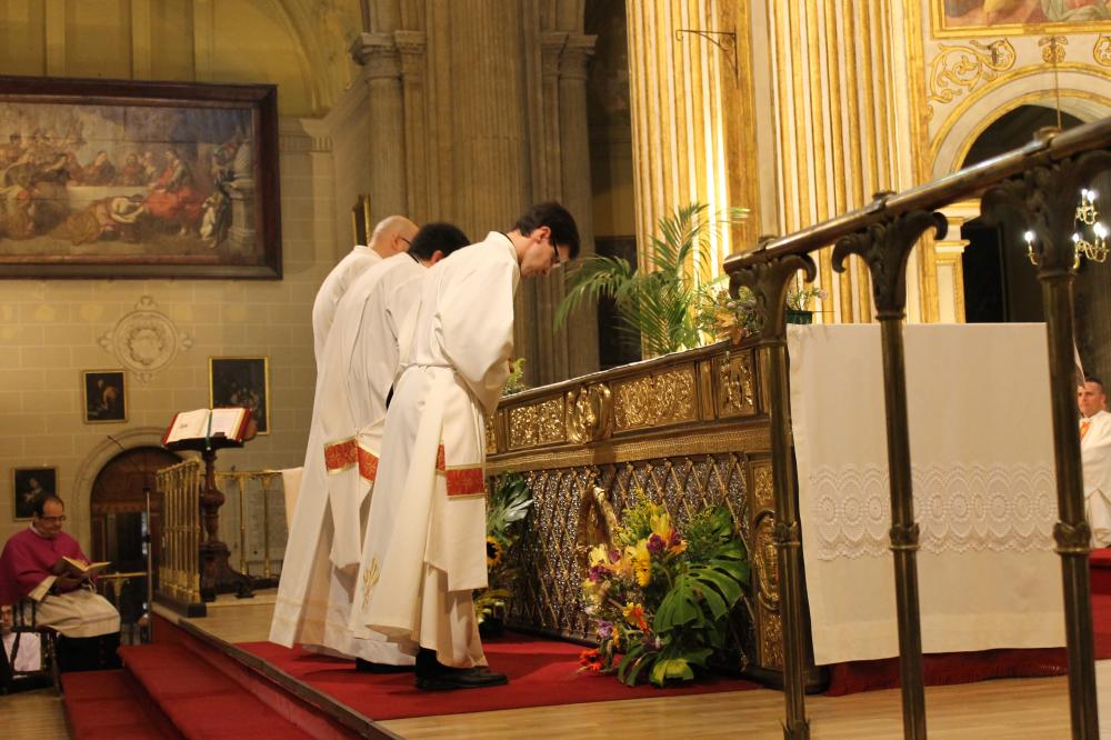 El obispo anima a los nuevos sacerdotes a ser pastores fieles