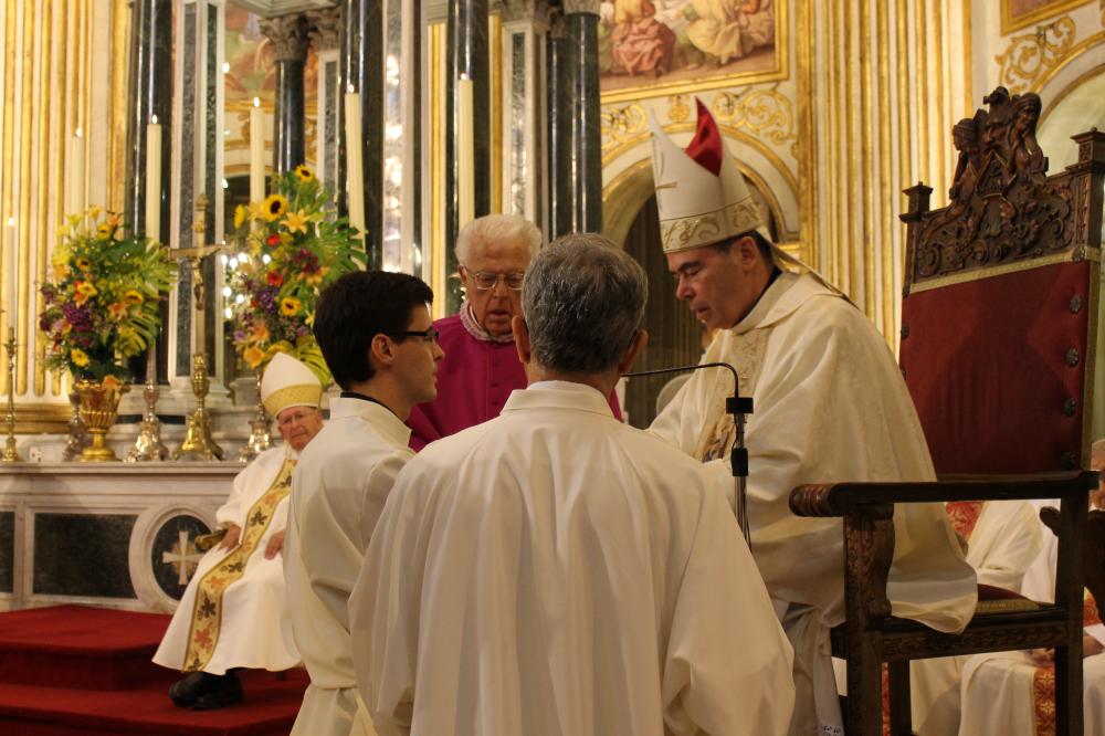 El obispo anima a los nuevos sacerdotes a ser pastores fieles