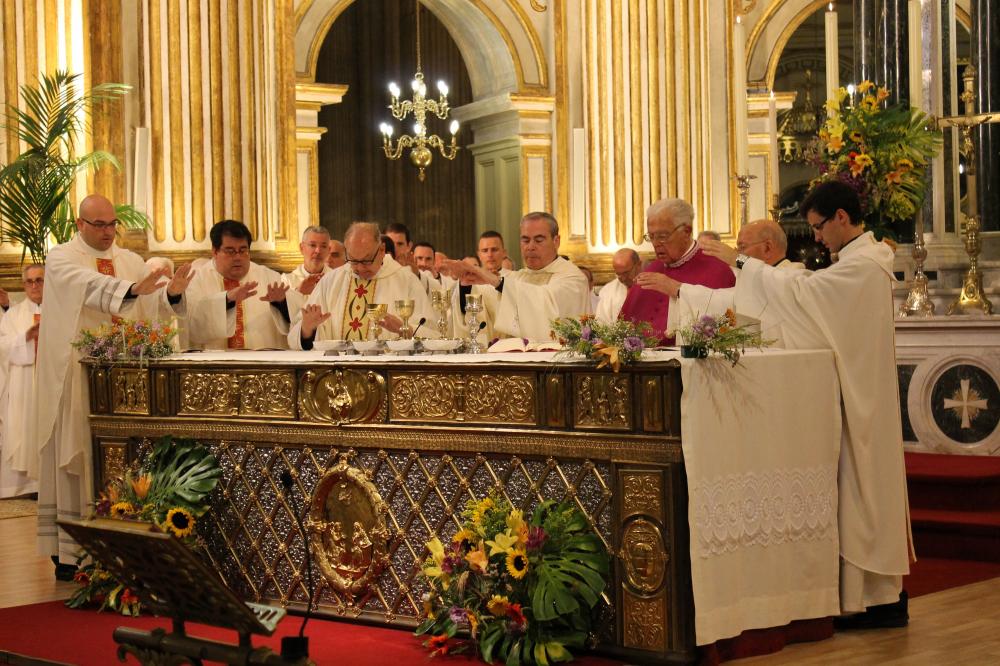 El obispo anima a los nuevos sacerdotes a ser pastores fieles