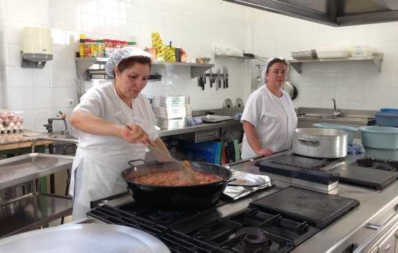 La demanda por comer en el colegio se dispara y se registran miles de excluidos