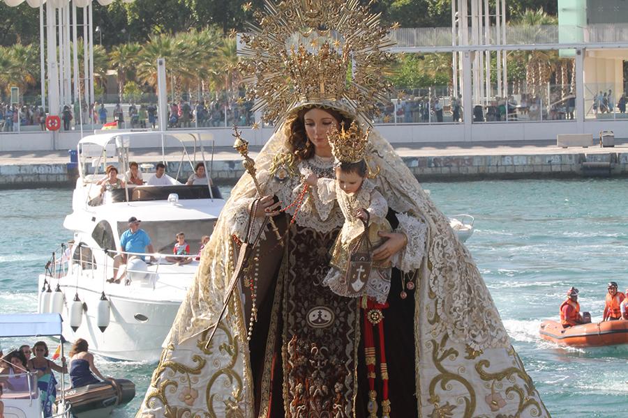 La Virgen del Carmen bendice las aguas de la diócesis malacitana