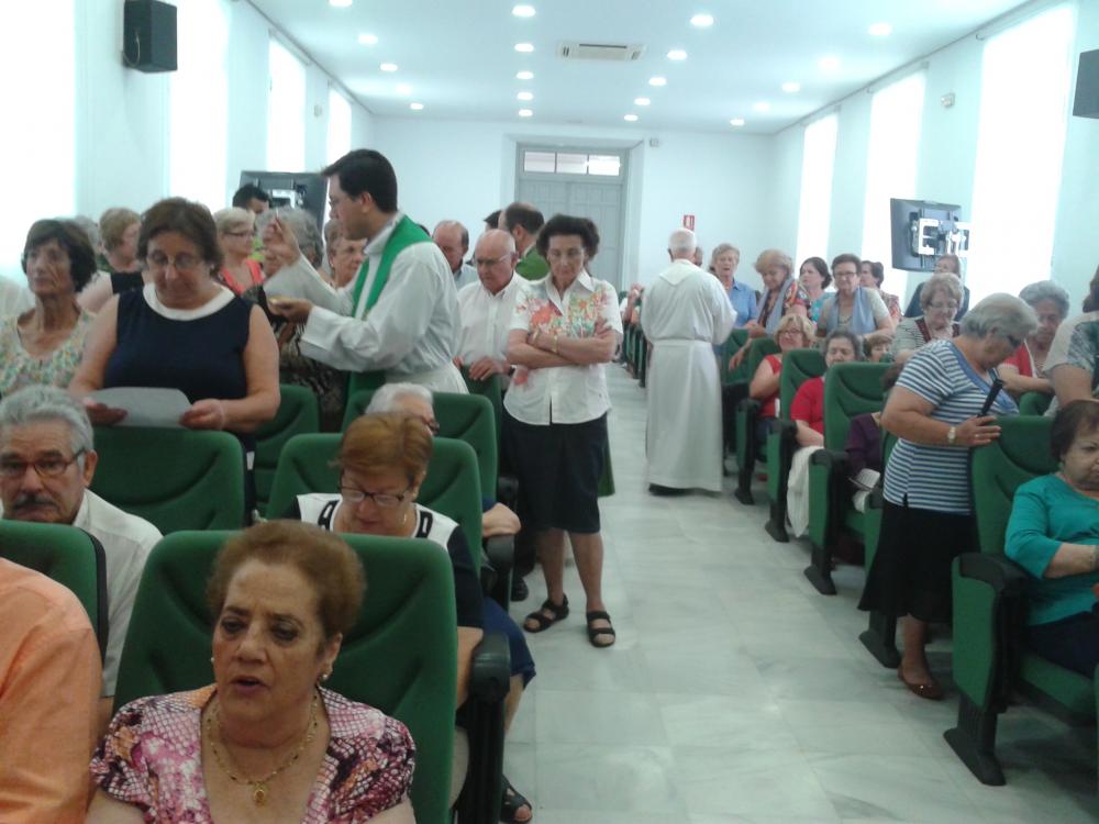 Momento de la distribución de la Eucaristía