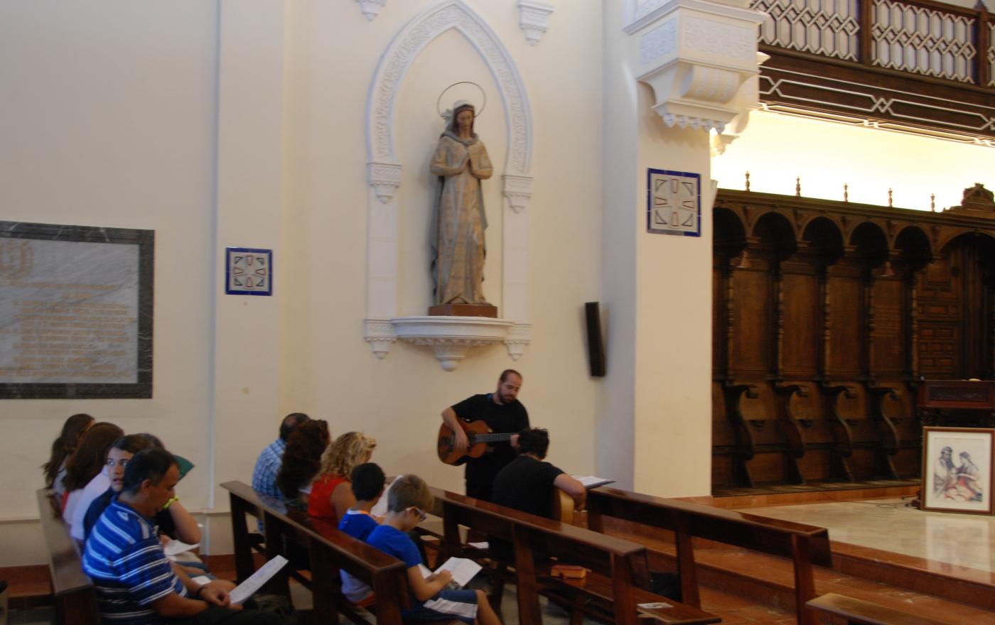 Parte del grupo, en la capilla