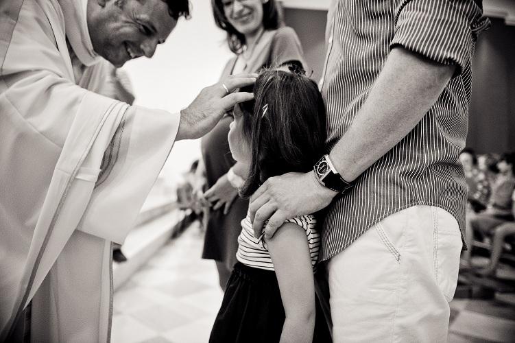 La familia que espera el nacimiento recibe la bendición en 2013