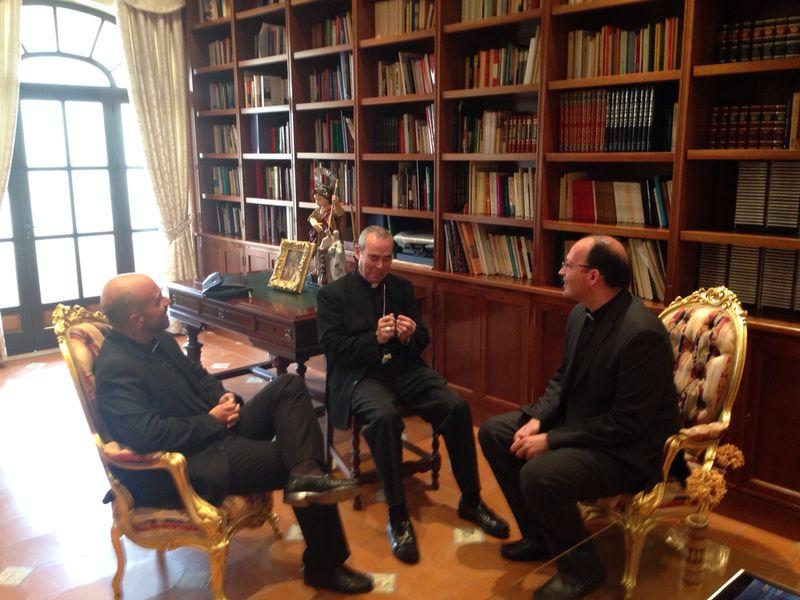 Los nuevos vicarios reunidos con Mons. Catalá