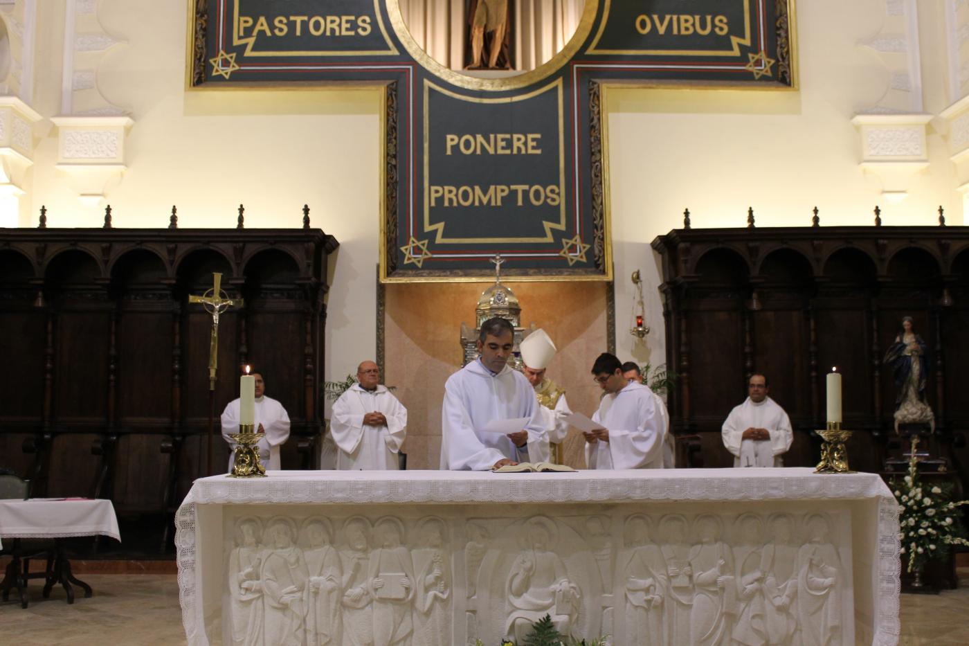 José Miguel Antequera durante la firma