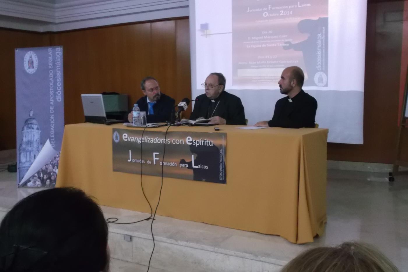DIRECTO: Conferencia de Mons. Uriarte
