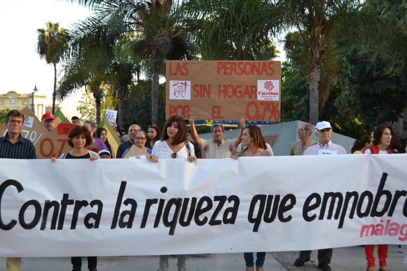 Concentración para la erradicación de la pobreza en la Plaza de la Marina